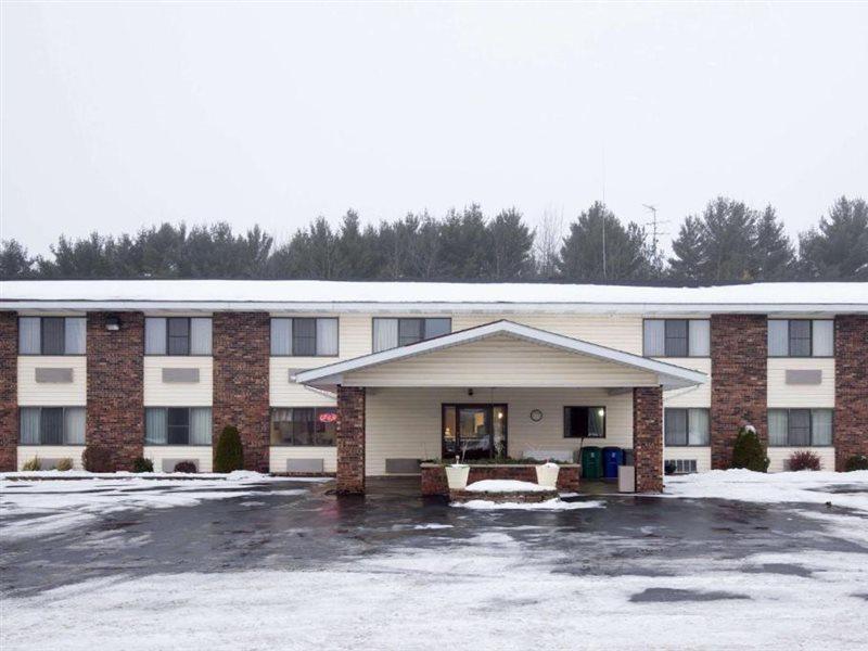 Travelodge By Wyndham Merrill Extérieur photo