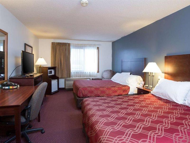 Travelodge By Wyndham Merrill Extérieur photo