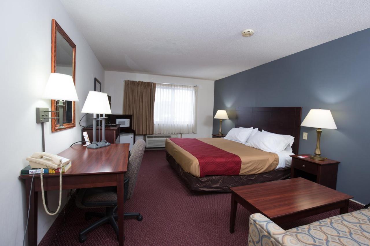 Travelodge By Wyndham Merrill Extérieur photo