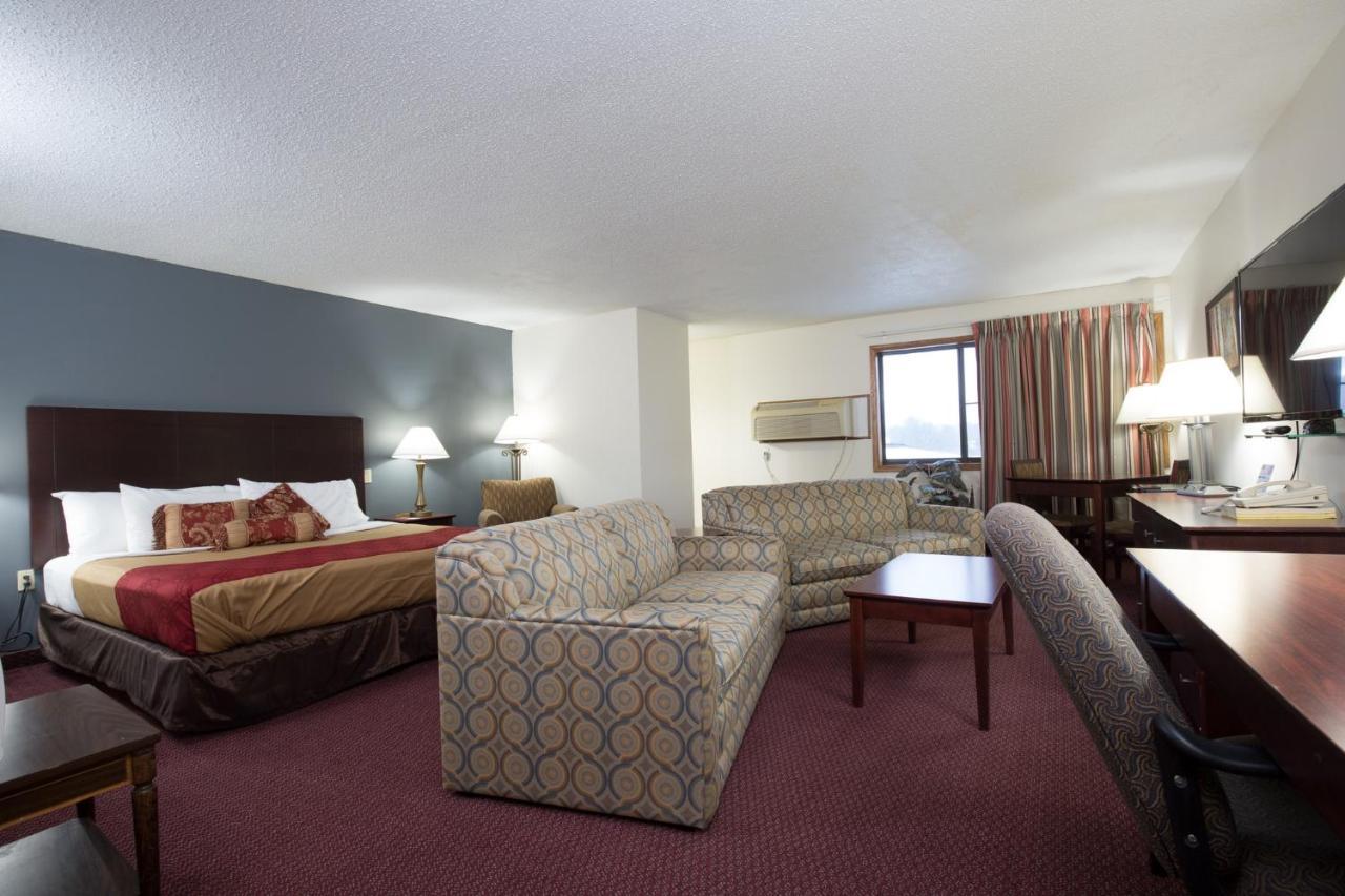 Travelodge By Wyndham Merrill Extérieur photo