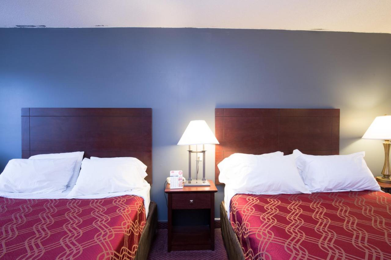 Travelodge By Wyndham Merrill Extérieur photo
