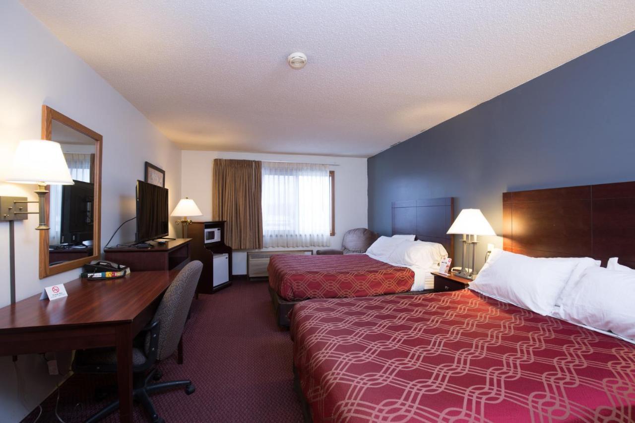 Travelodge By Wyndham Merrill Extérieur photo