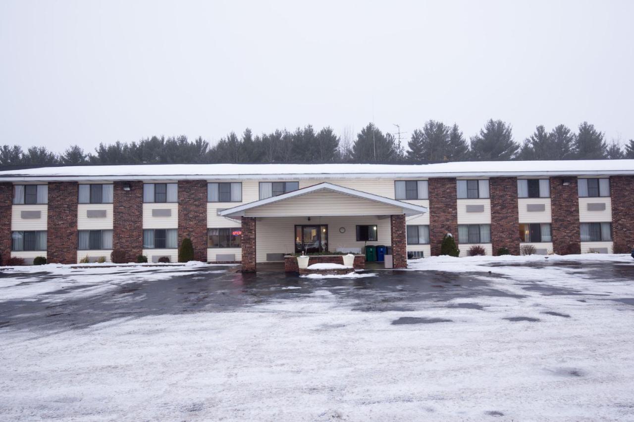 Travelodge By Wyndham Merrill Extérieur photo