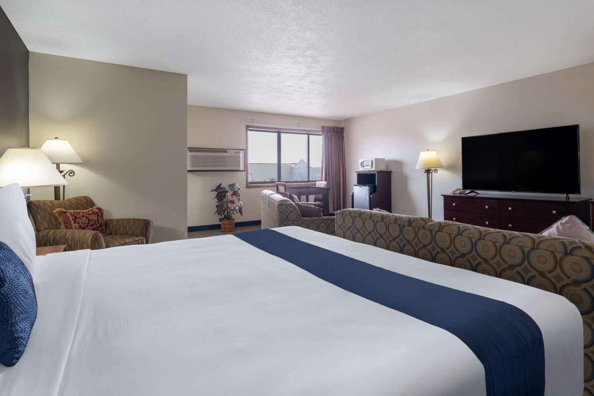 Travelodge By Wyndham Merrill Extérieur photo