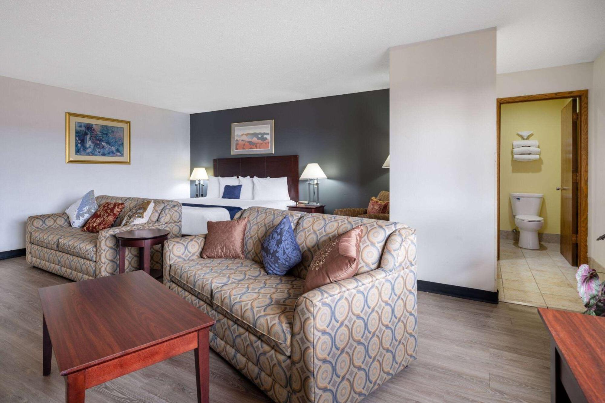 Travelodge By Wyndham Merrill Extérieur photo