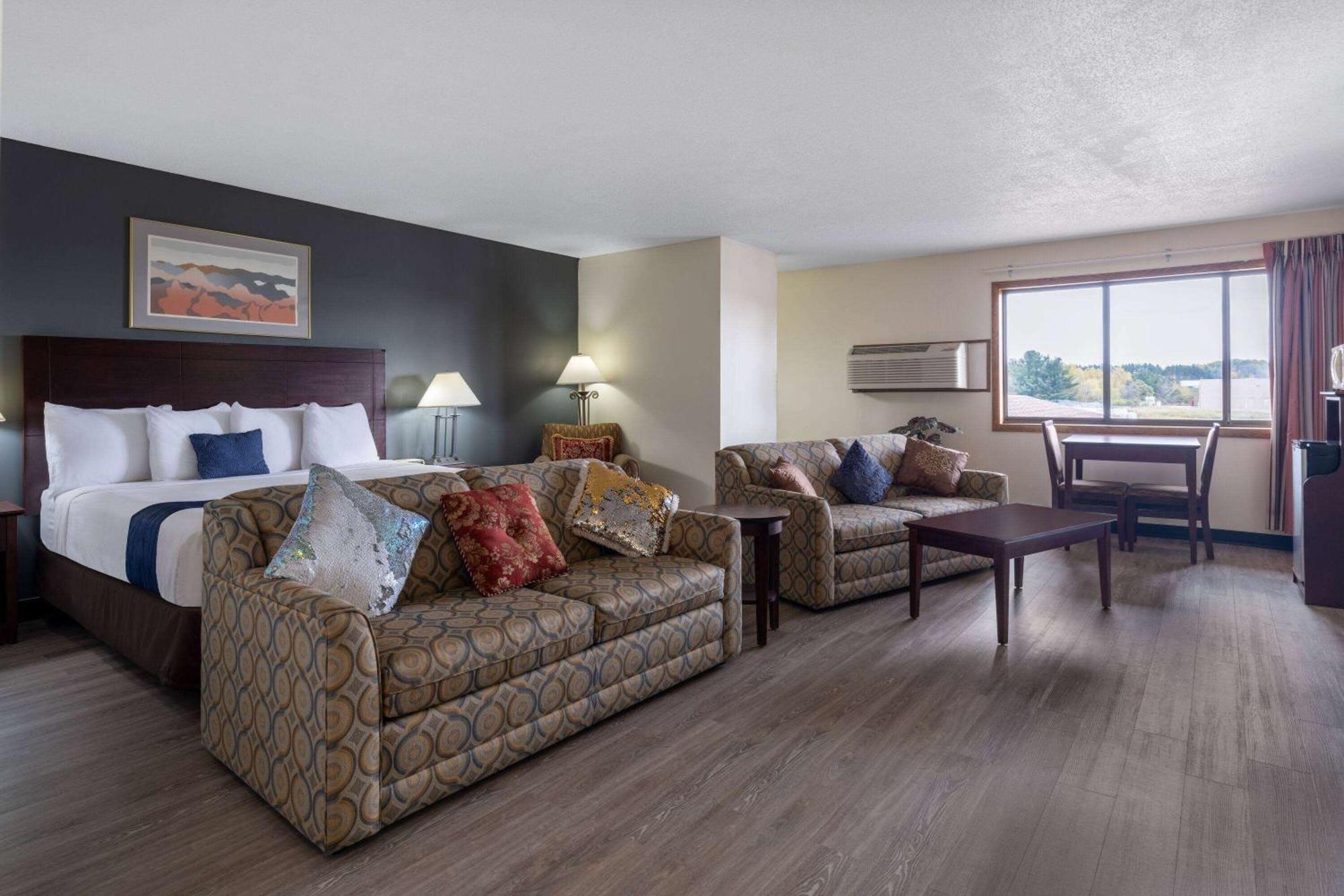 Travelodge By Wyndham Merrill Extérieur photo