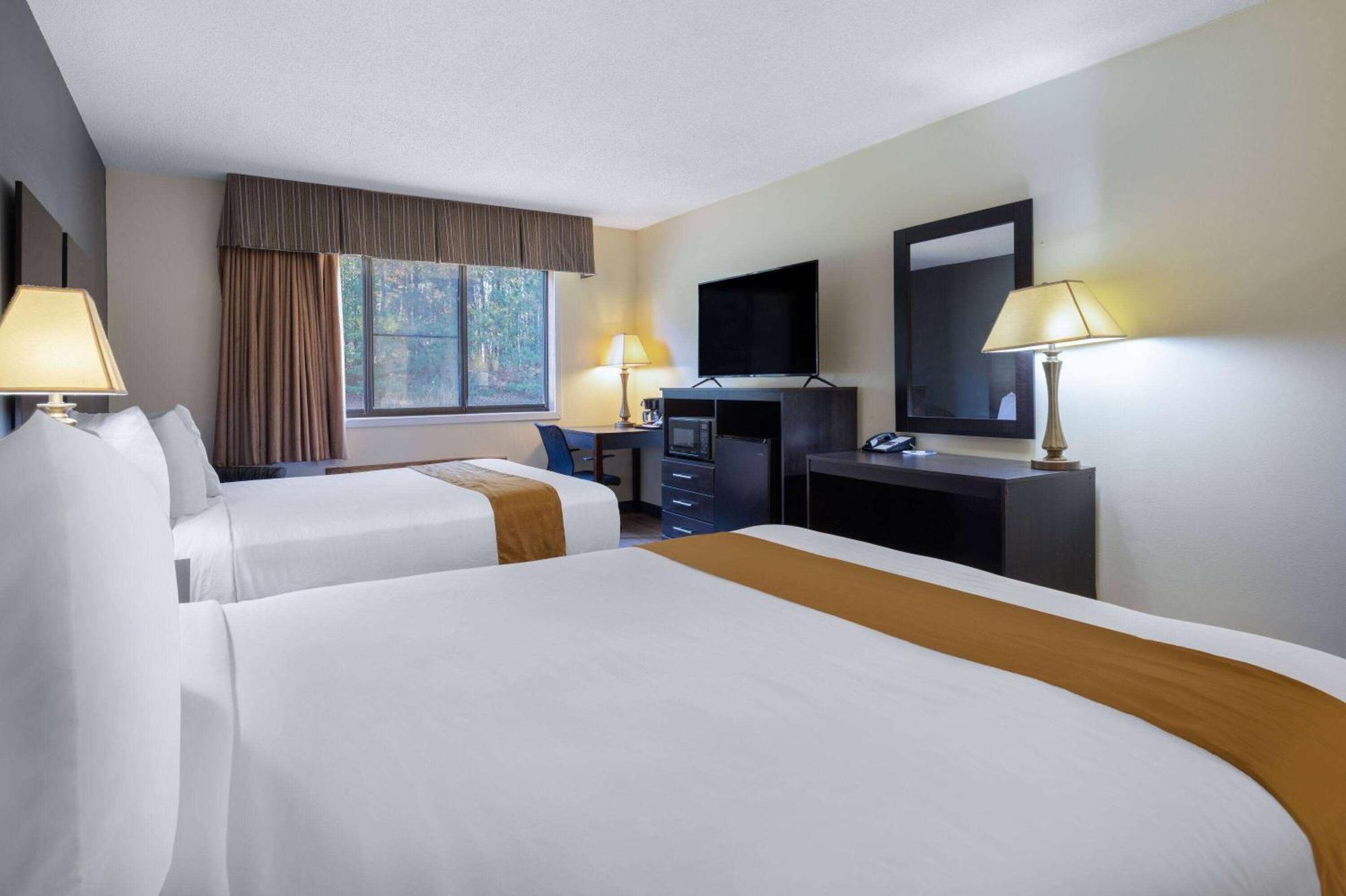 Travelodge By Wyndham Merrill Extérieur photo