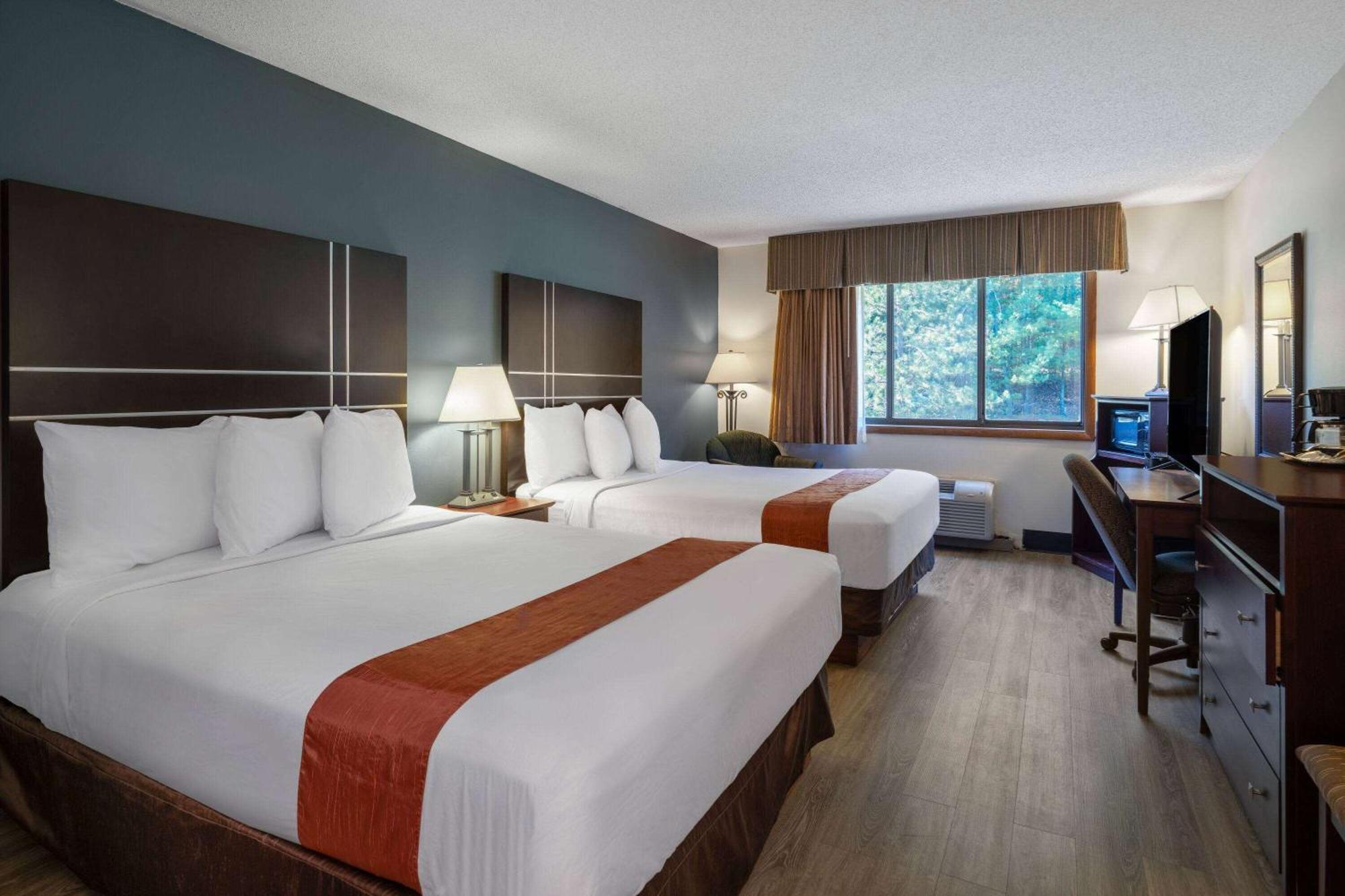 Travelodge By Wyndham Merrill Extérieur photo