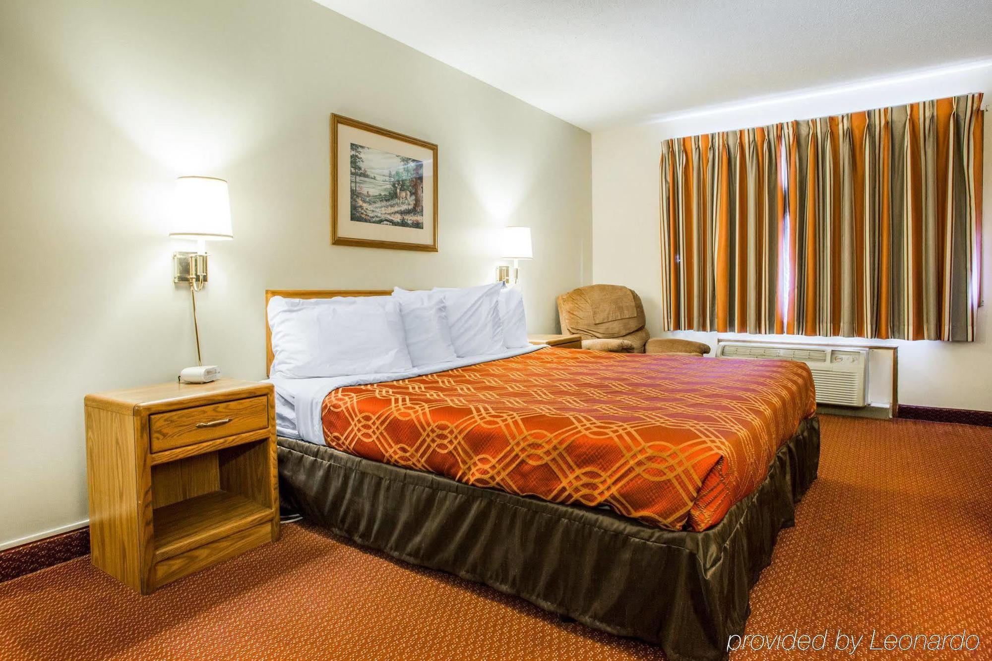 Travelodge By Wyndham Merrill Extérieur photo