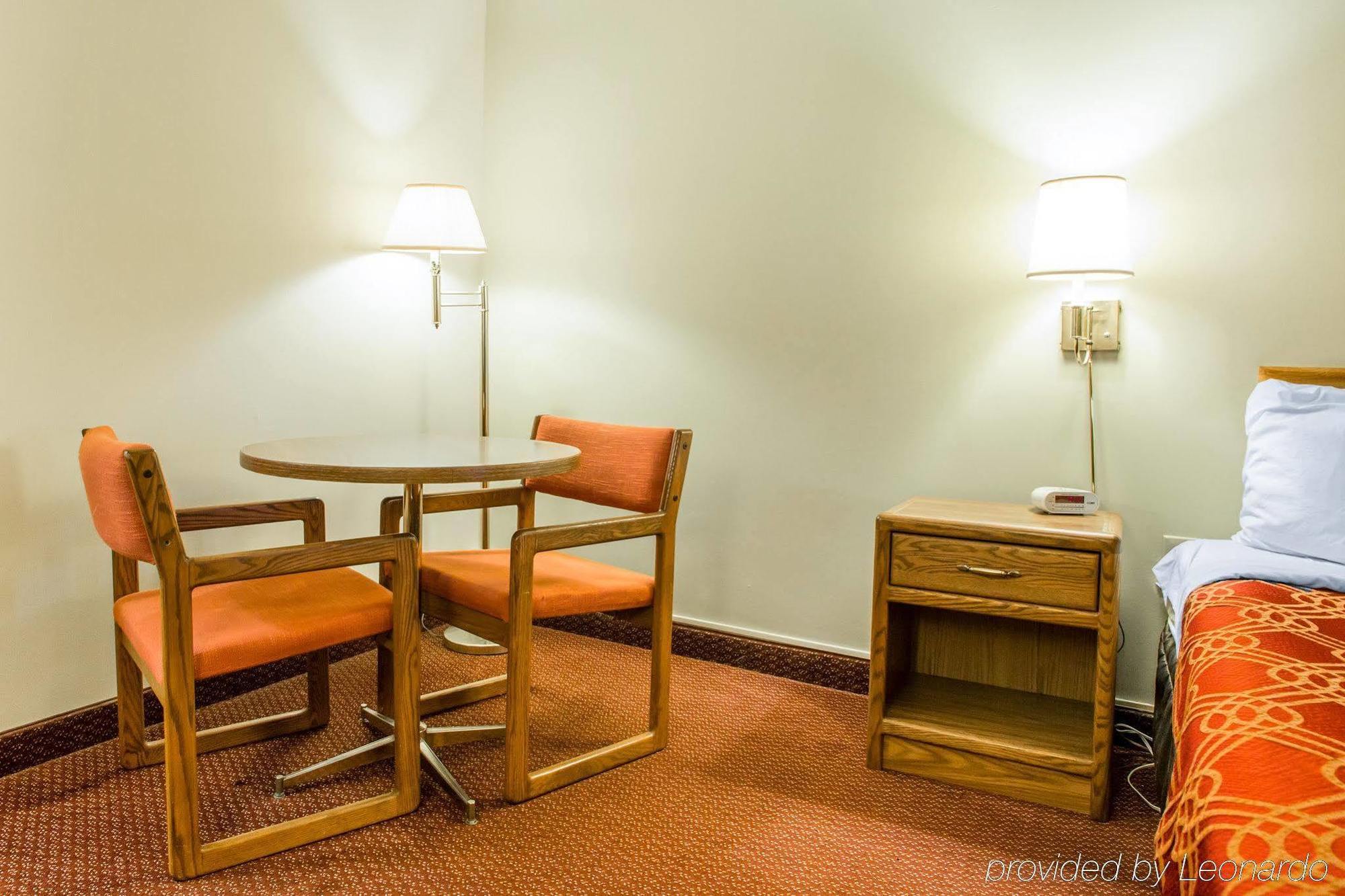 Travelodge By Wyndham Merrill Extérieur photo