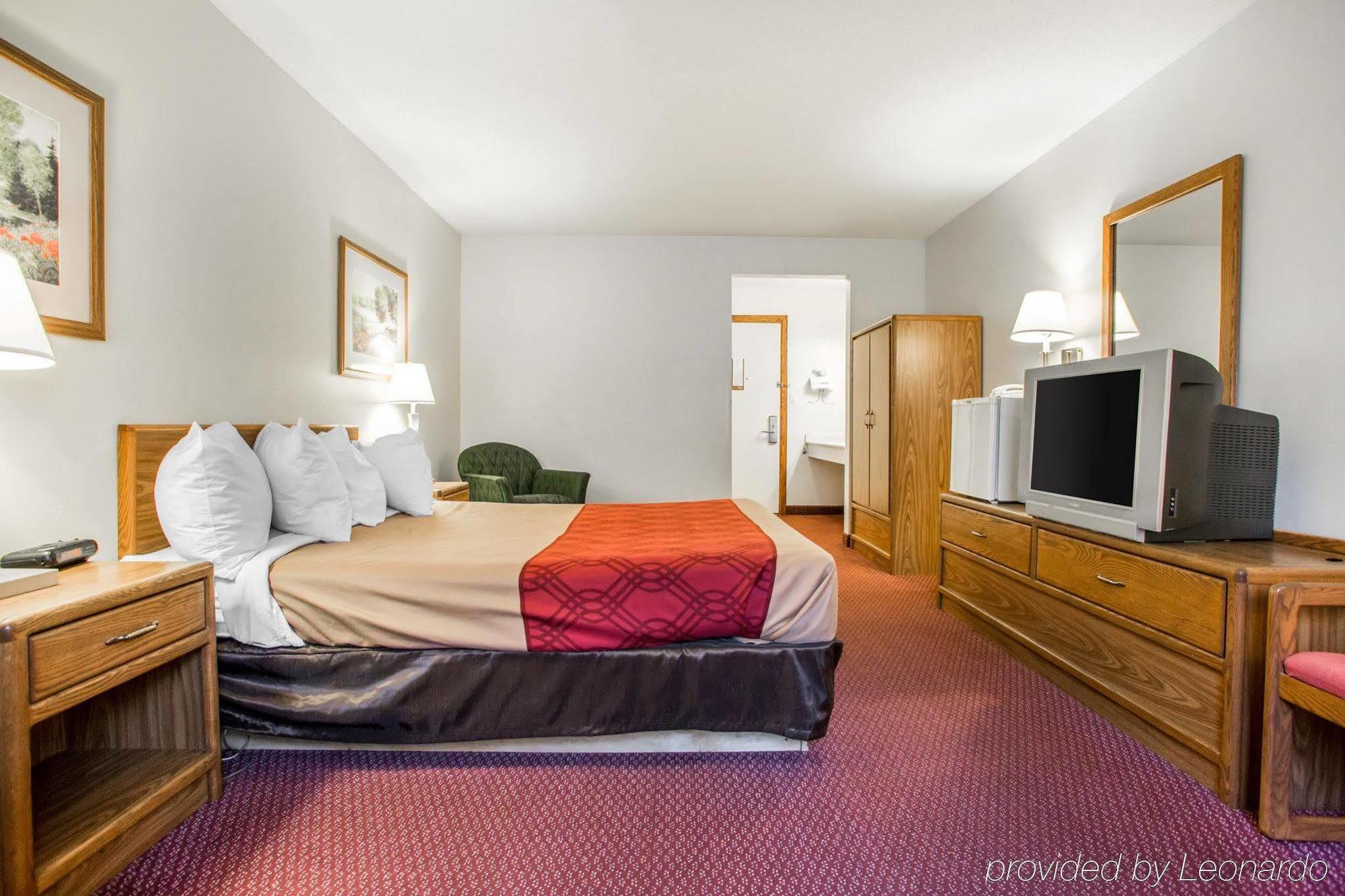 Travelodge By Wyndham Merrill Extérieur photo