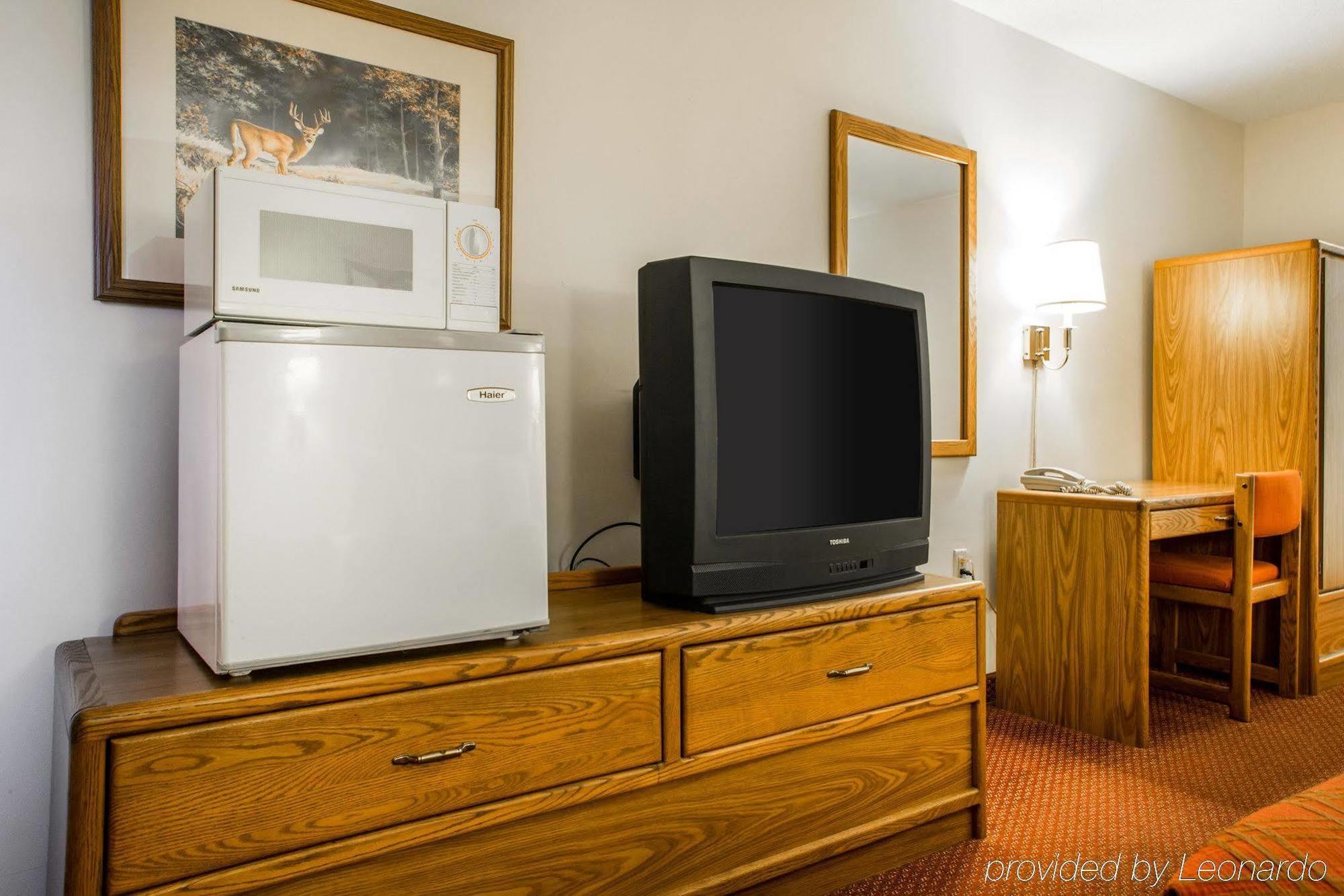 Travelodge By Wyndham Merrill Extérieur photo
