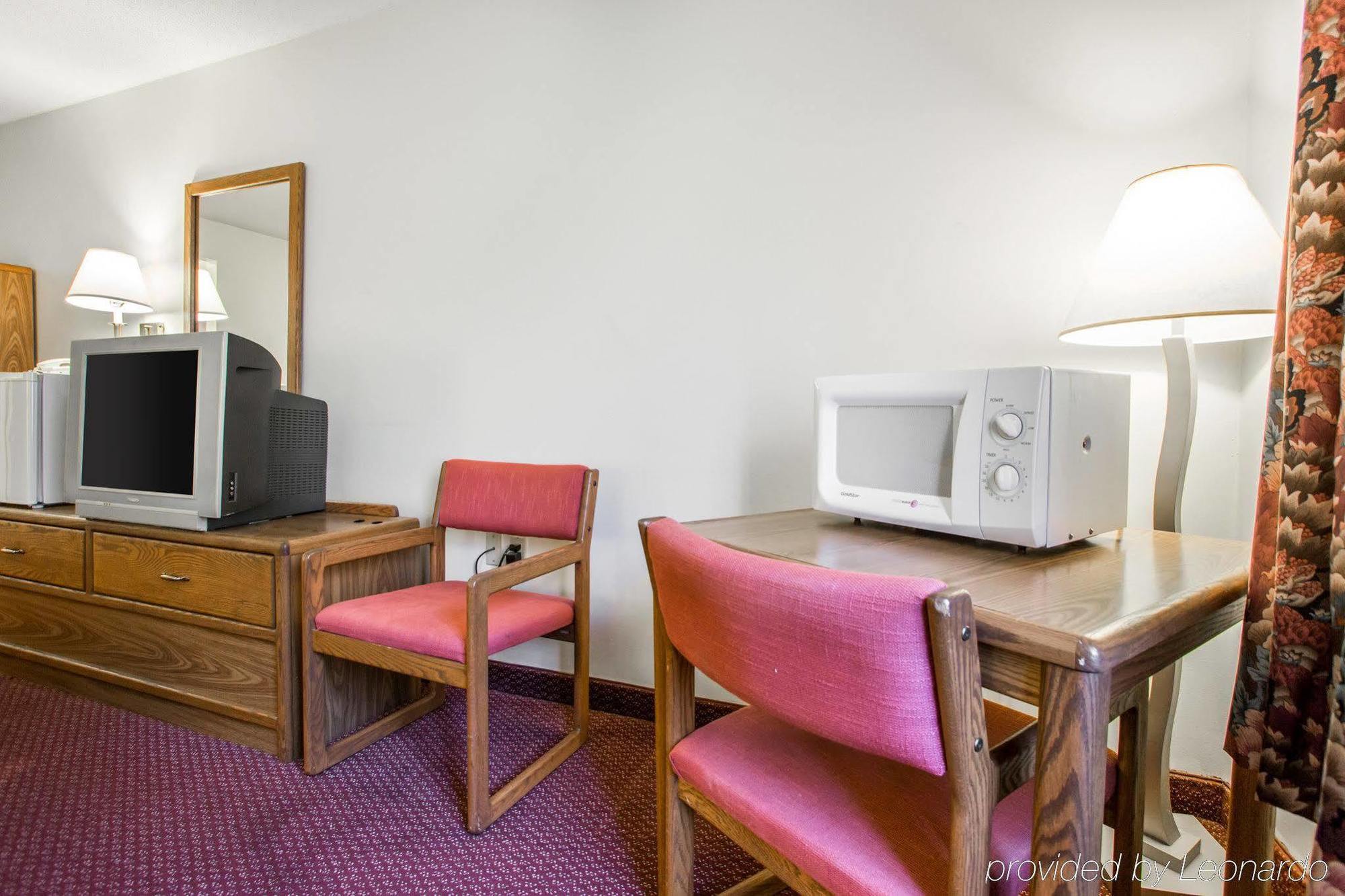 Travelodge By Wyndham Merrill Extérieur photo