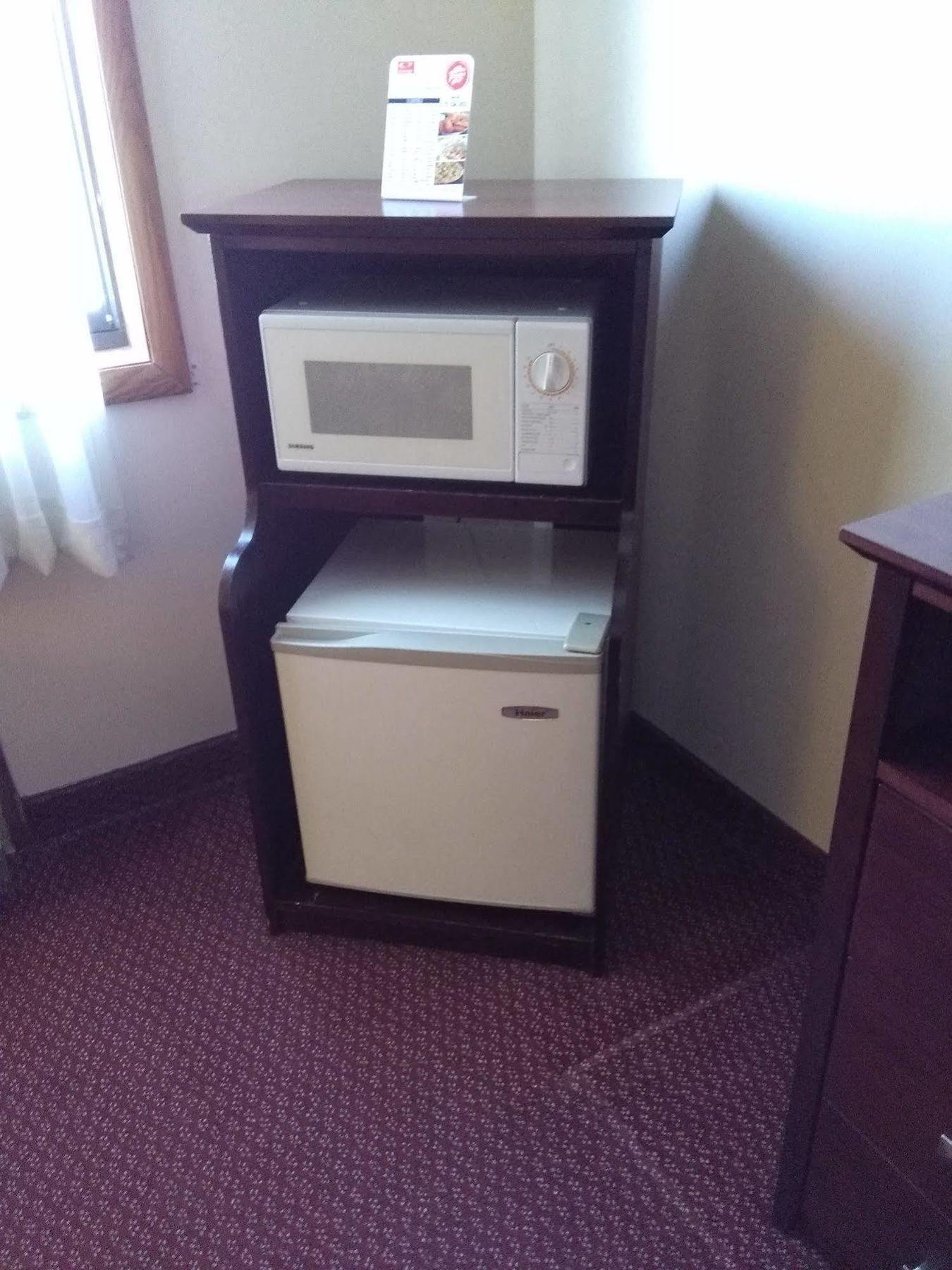Travelodge By Wyndham Merrill Extérieur photo
