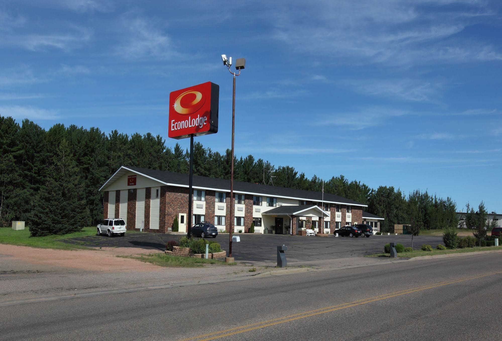 Travelodge By Wyndham Merrill Extérieur photo